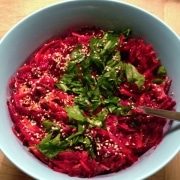 Sesam råkost salat
