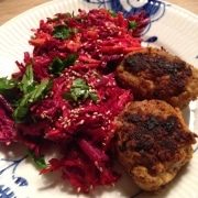 Frikadeller med råkostsalat